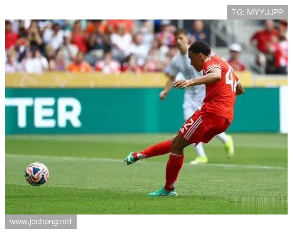 拜仁主帅与新援冲突加剧，战术分歧与管理问题显现