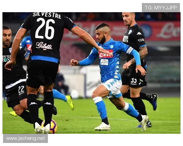 奥斯梅恩 vs 姆巴佩:终结效率与战术角色差异 奥斯梅恩 vs 姆巴佩:终结效率与战术角色差异