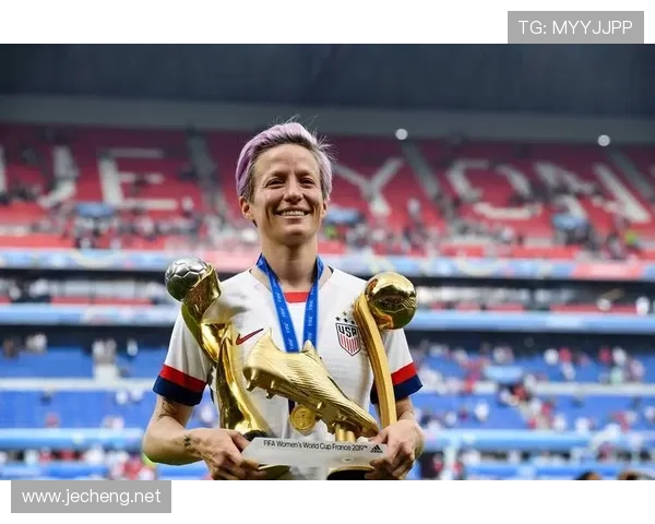 拉皮诺退役后还在花联盟的钱买香槟？